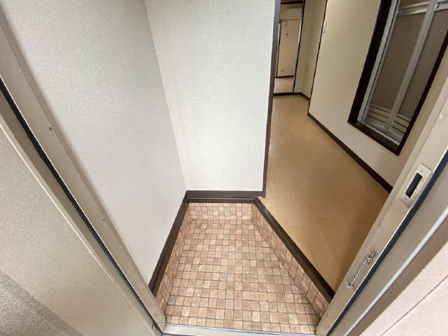 ハイツ弥生ケ岡 玄関