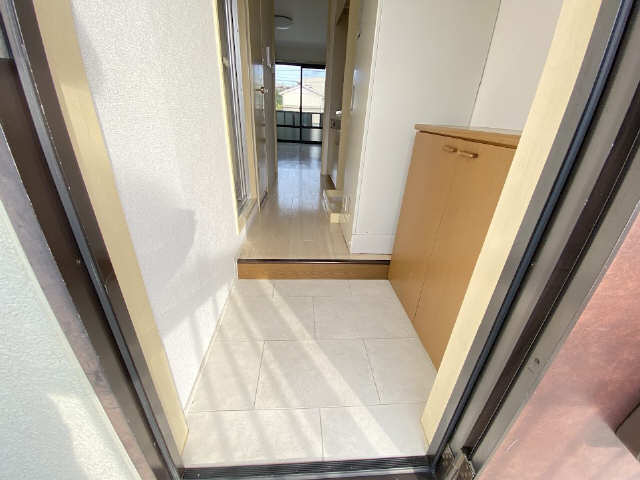 ジュネストーコー 玄関