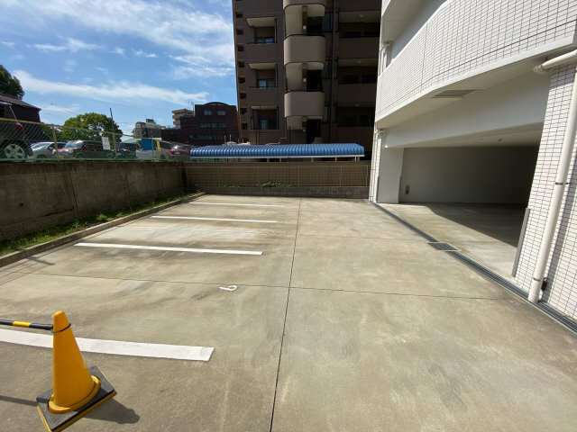 アランヴェール覚王山 駐車場