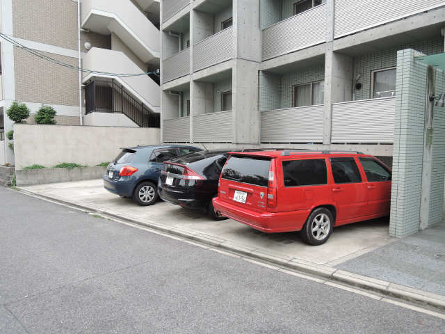 ボッロ　リーノ 駐車場