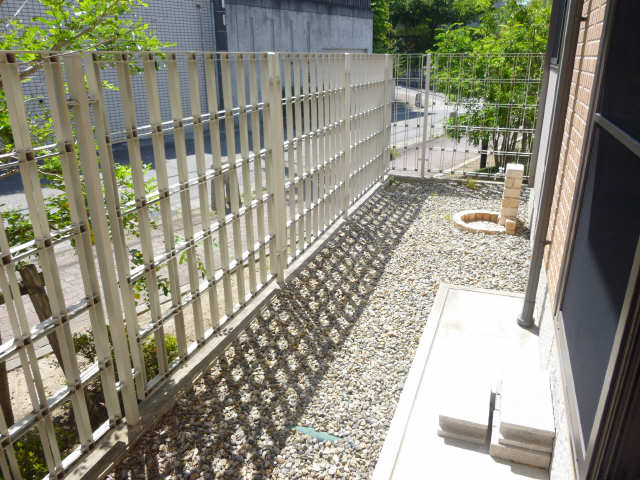 Ｃ’Ｓファミリア前山Ｃ棟 庭