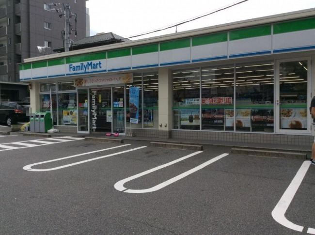 ＬＯＦＴビル 【コンビニエンスストア】ファミリーマート小池町まで303ｍ