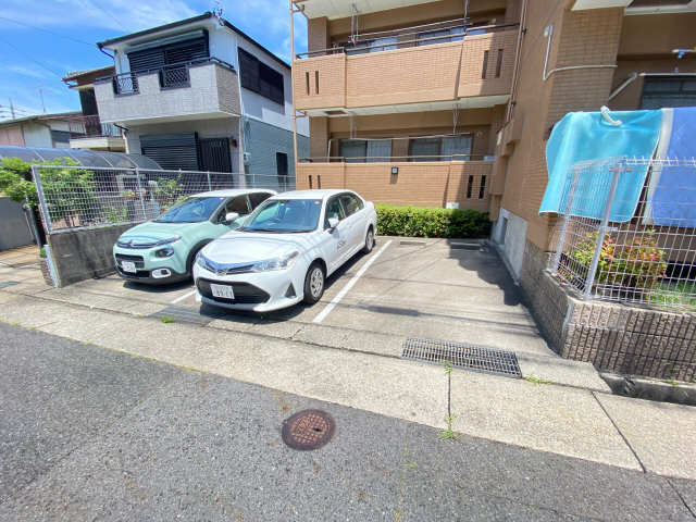 サライ 駐車場