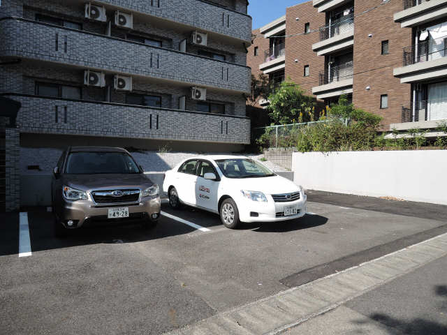 ＣＯＵＲＴ　ＥＡＳＴ 駐車場