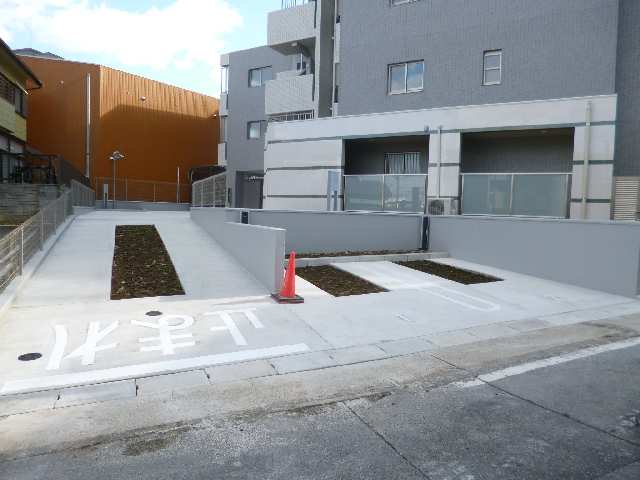 ガーディアン 駐車場