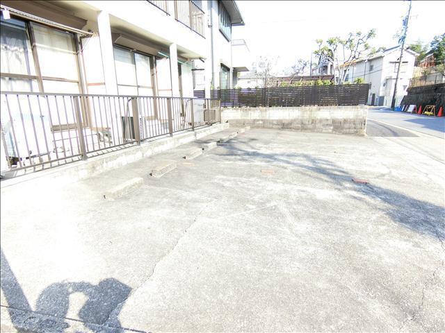 コーポ藤成 駐車場