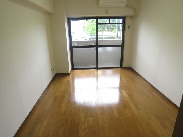 グロリアス本山 リビング