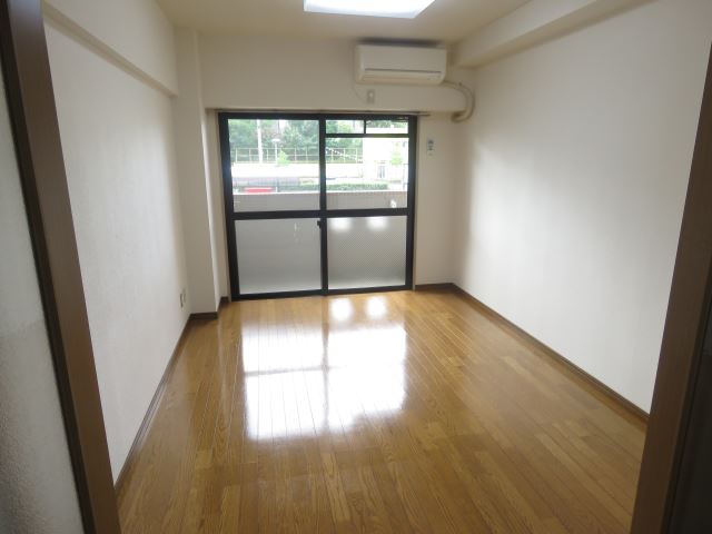 グロリアス本山 リビング