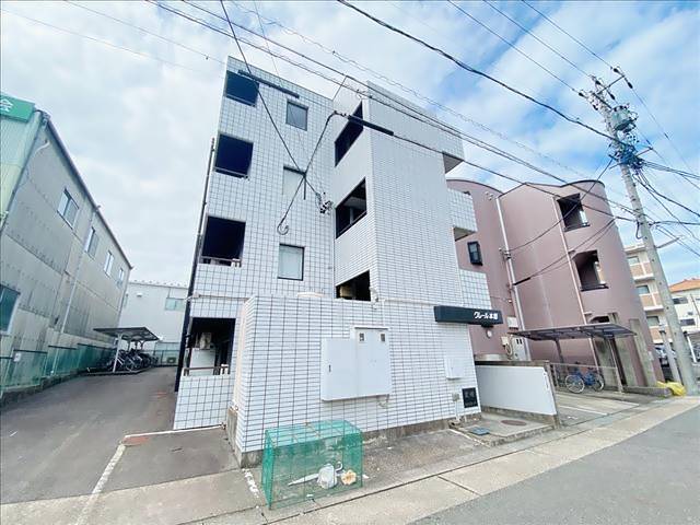 クレール本郷 駐車場