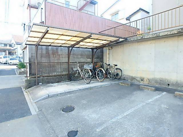アーバンヒルズ 駐車場