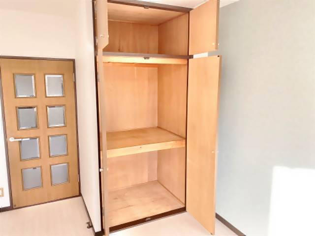 リバーサイドＴ 収納