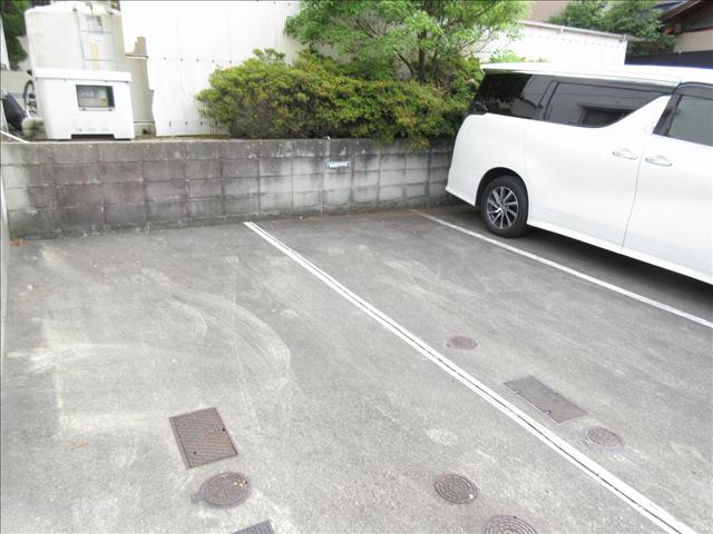 川本マンション 駐車場