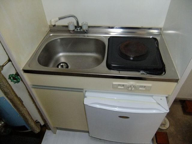 リードシティー八事ビル キッチン