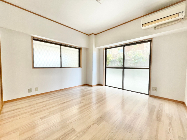 マウンテンマンション植田山 窓が２面にあって明るいお部屋