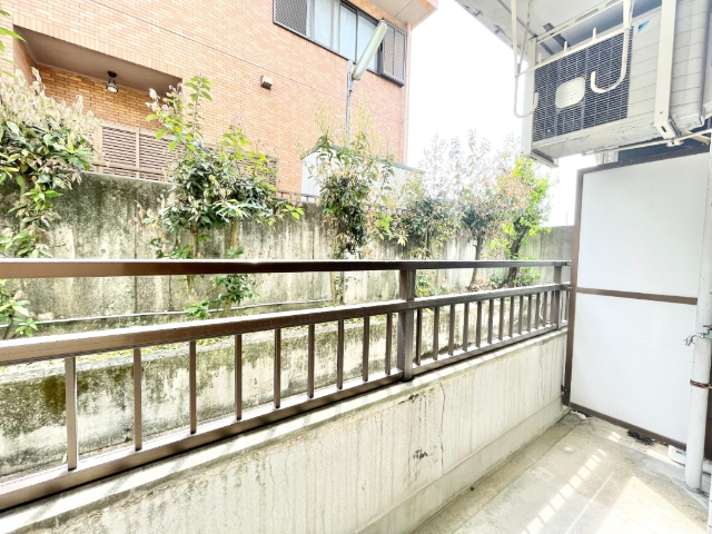 マウンテンマンション植田山 明るいベランダで洗濯物が良く乾きます
