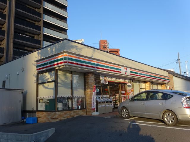 アヴァーンスＦ セブンイレブン