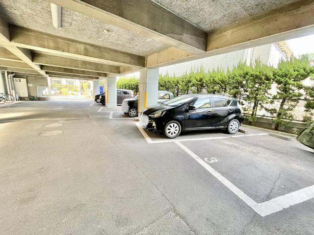 メゾン・ド・ポプラ 駐車場
