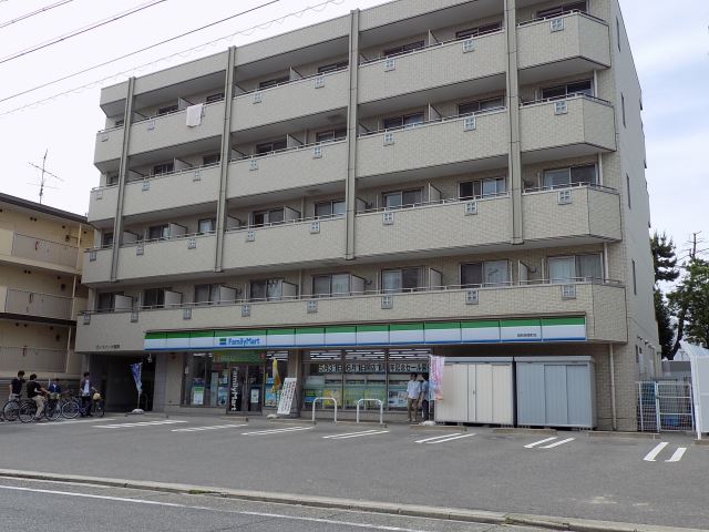 メゾン立石 ファミリーマート