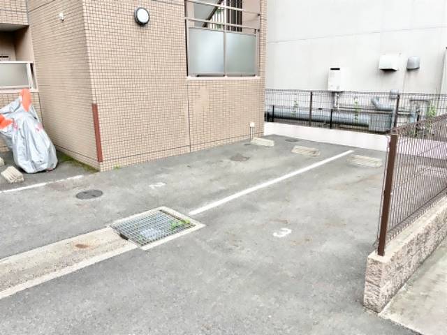 エタージュ 駐車場
