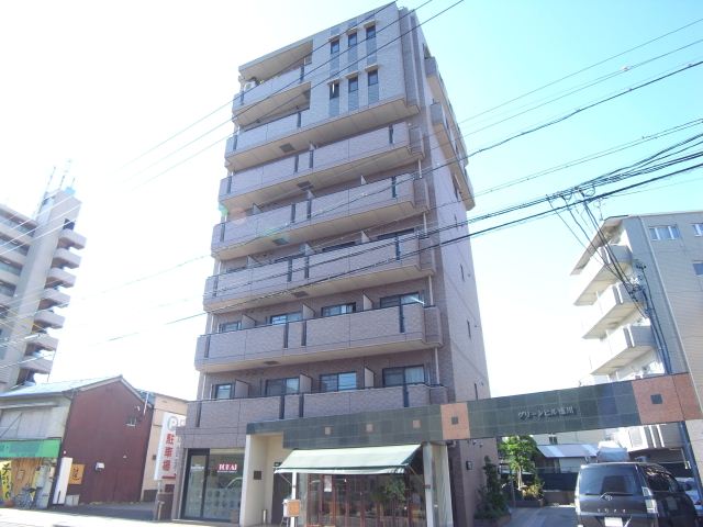 オートロック付きのスーパー近くのマンションです。