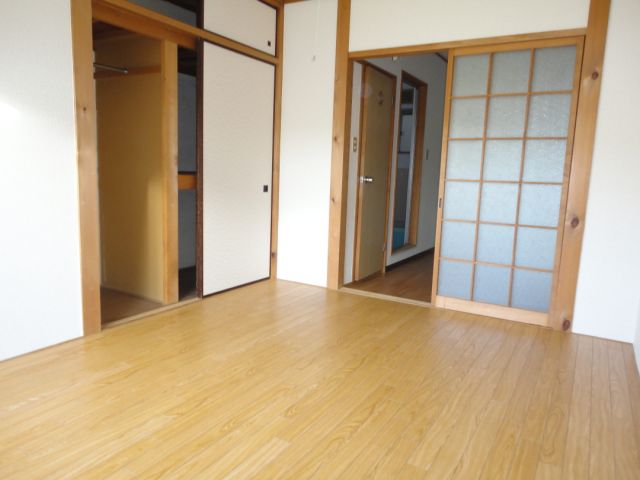 コーポサトウ ６帖の洋室。