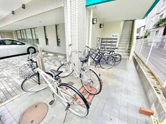 ルミエール植田 駐車場