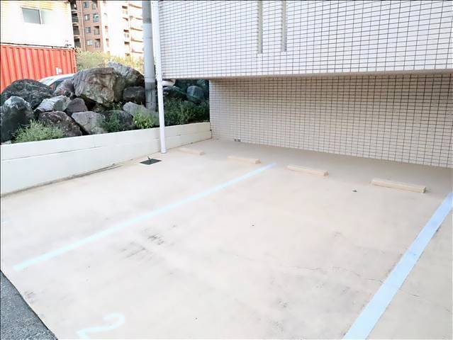 エタニティハイツ 駐車場