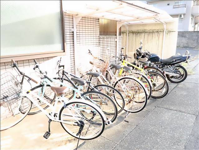 エタニティハイツ 駐車場