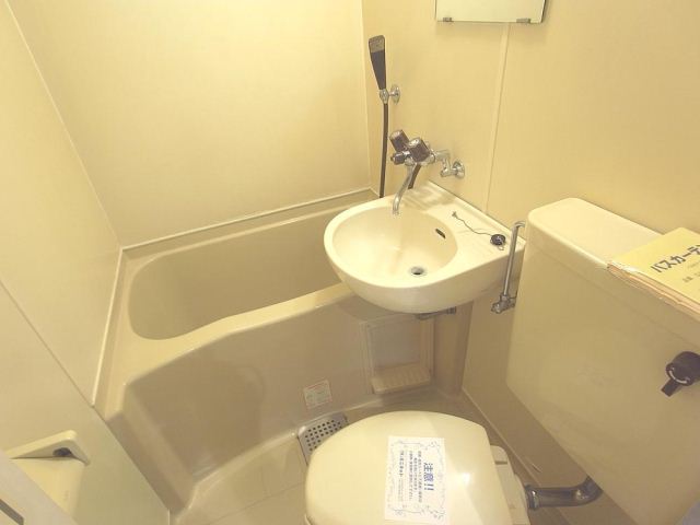 エポペ西日置 洗面つきのバスルームです