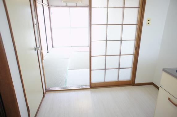 川本アパート 3帖のキッチンスペースもあります。