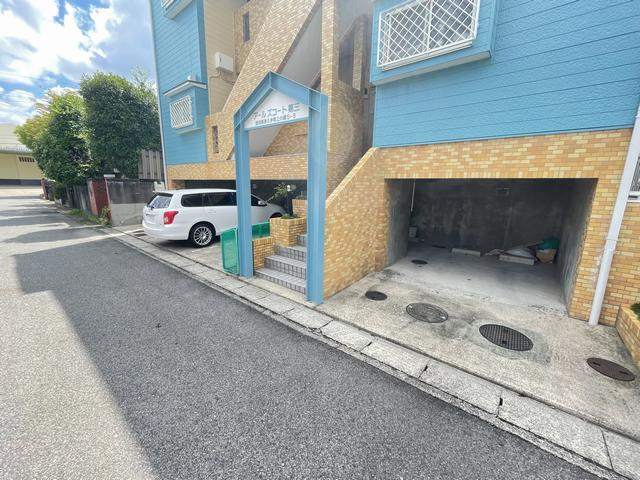 アールズコート第３ 駐車場