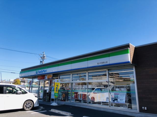 アールズコート第３ ファミリーマート