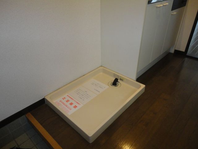 リバーサイドＴ 玄関に防水パン付き洗濯機置場