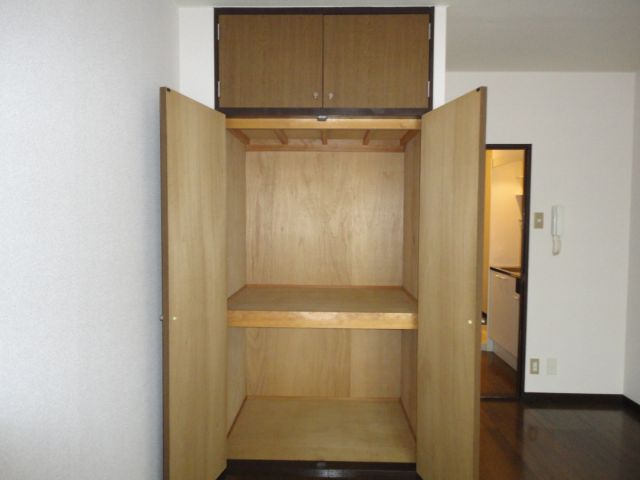 リバーサイドＴ 大きな収納でお部屋スッキリ