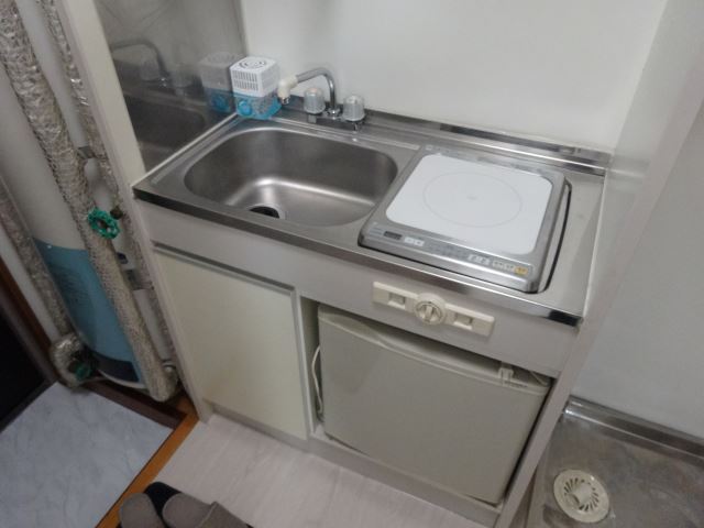 リードシティー八事ビル キッチン