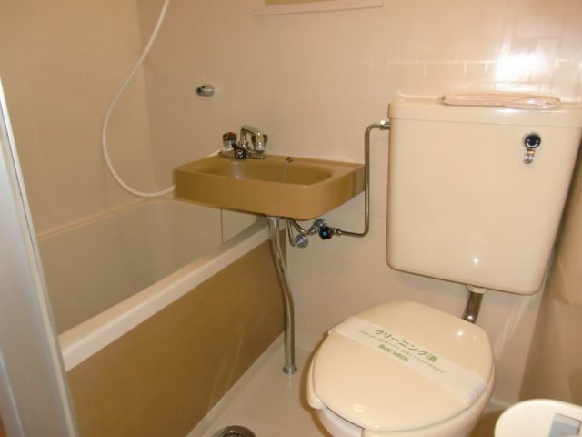 プチ・メゾンやまだ トイレとお風呂が一緒になっているタイプです