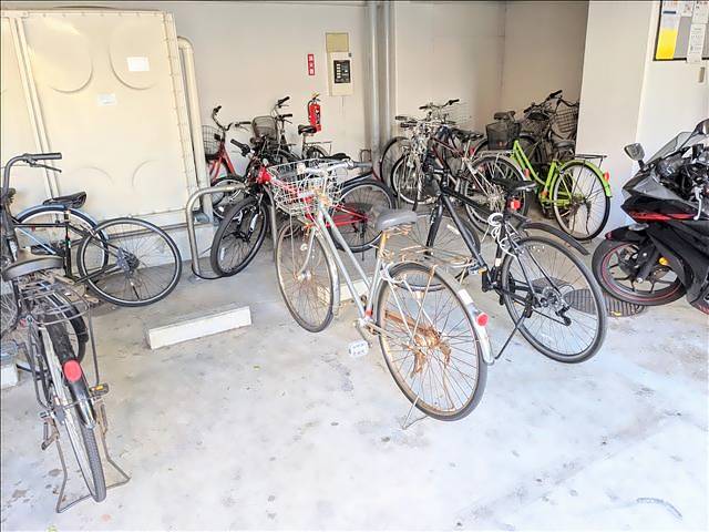 ハイネス錦 駐車場