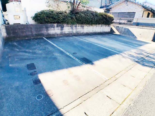 川本マンション 駐車場