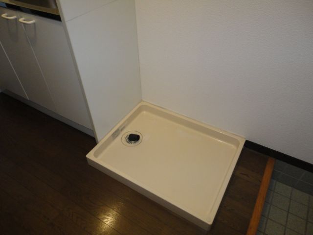リバーサイドＴ 玄関に防水パン付き洗濯機置場あります