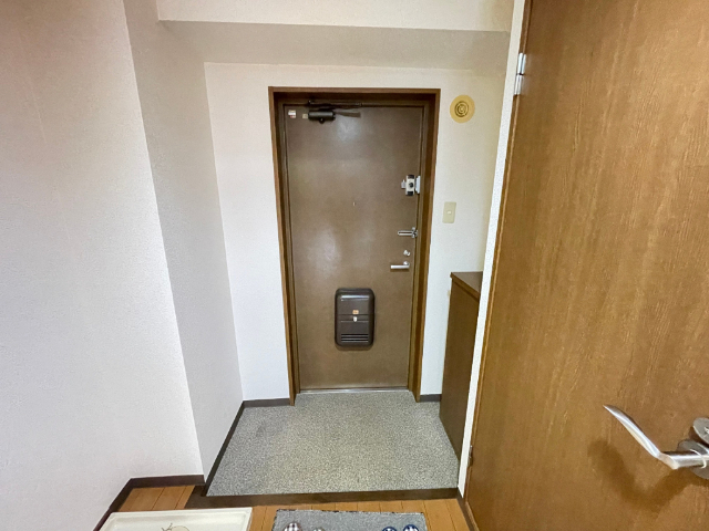 岡地レジデンス笹島 玄関