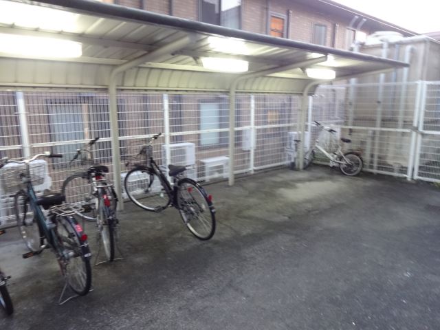 ジョイフル元八事 駐車場