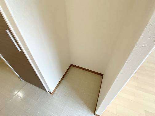 フォレスト那古野 冷蔵庫が置けます。