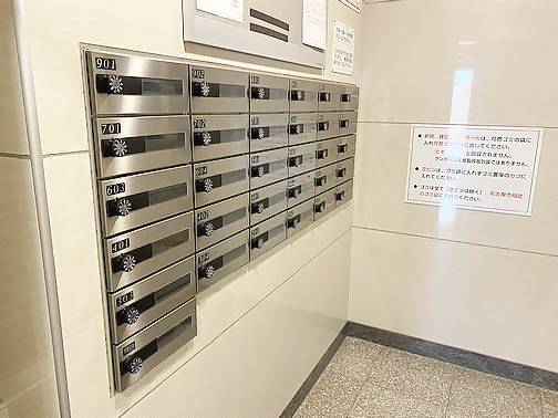 フォレスト那古野 ポストがついています。