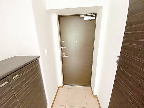 フォレスト那古野 下駄箱付できれいです。