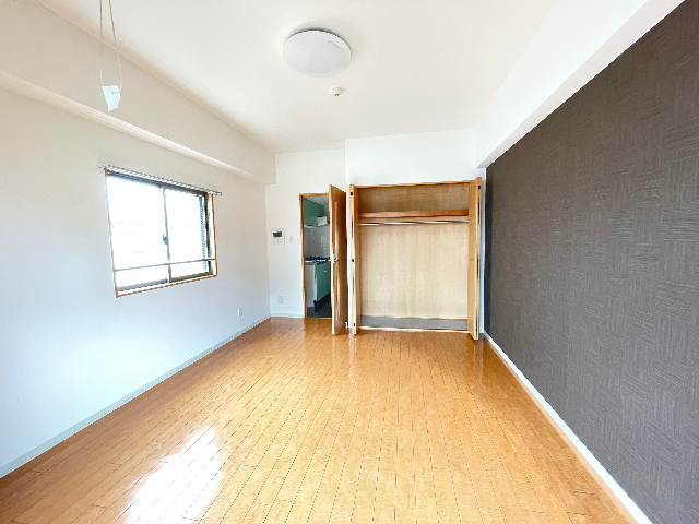 ブリリアントガーデンⅡ フローリングの明るいお部屋です。