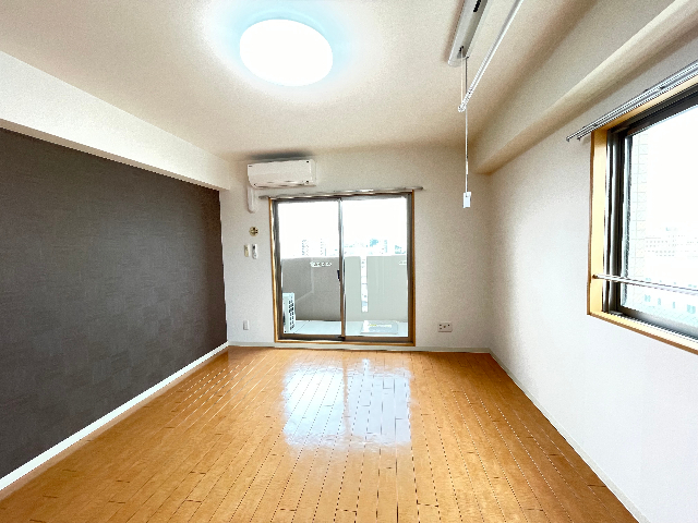 ブリリアントガーデンⅡ ２面採光の風通しの良いお部屋です。