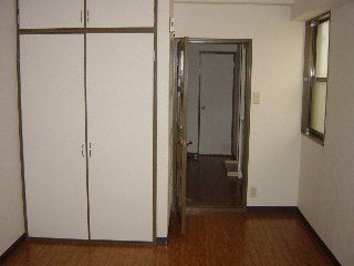 メゾン野村 ８帖の広めのお部屋です。