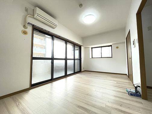サンモール菊井 窓が大きく陽射しがよく入るお部屋です