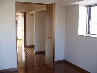 サンモール菊井 たっぷり収納できるウォークインクローゼットです