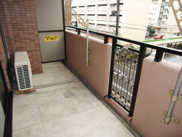 サンモール菊井 明るいベランダです